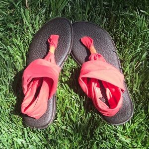 Sanuk yoga mat shoes